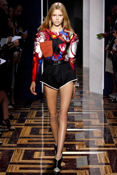 Look 13
